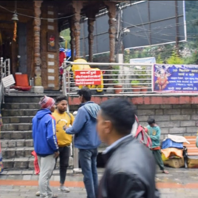 people-walking-in-mall-road-market-manali-himachal-pradesh