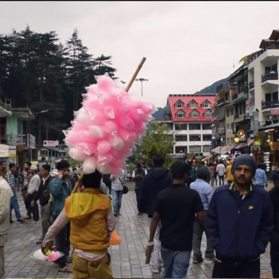 cotton-candy-seller-in-mall-road-market-manali-himachal-pradesh-himachal-pradesh-local-market-area