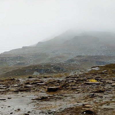 rohtang-pass-top-view-in-raining-empty-area