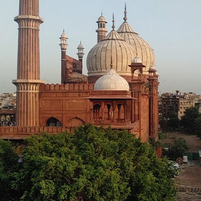 jama-masjid-outside-view-old-delhi-india