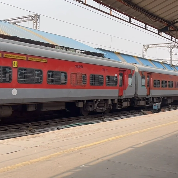 old-delhi-railway-station-with-indian-railway-yaatri-announcement-indian-railway-stock-footage