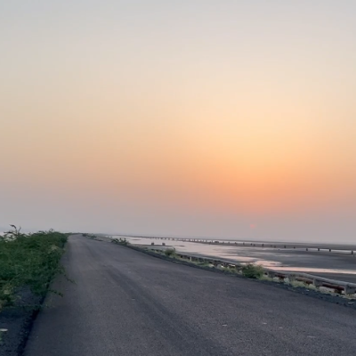 crossing-bus-on-road-to-heaven-road-gujarat